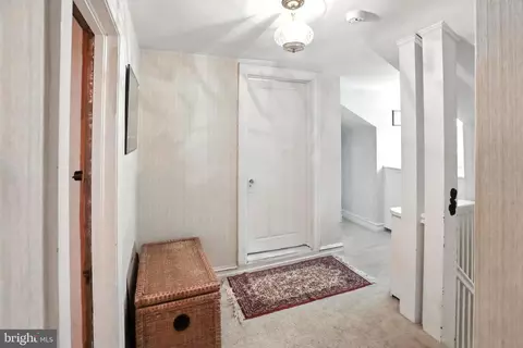 Entry Way - 301 Chestnut St, Shillington, PA 19607 photo 2 of 4