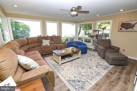 Living - 301 Chestnut St, Shillington, PA 19607 photo 3 of 3