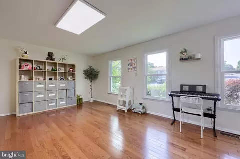 Living - 121 Sage Dr, Reading, PA 19608 photo 2 of 6