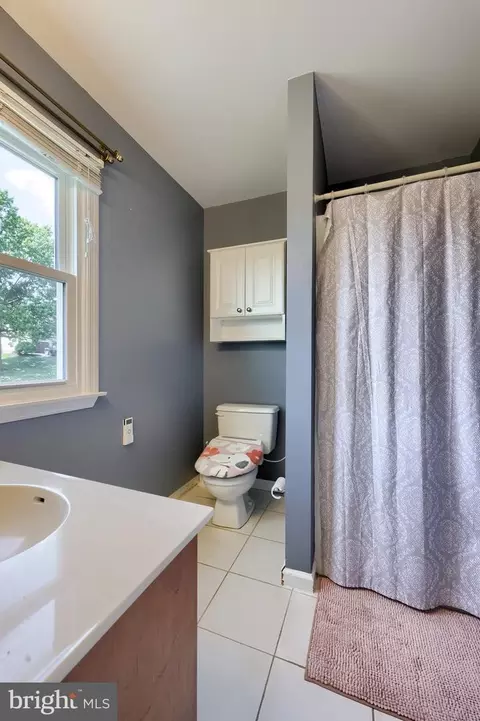 Bath - 121 Sage Dr, Reading, PA 19608 photo 2 of 4