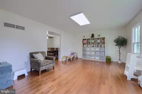 Living - 121 Sage Dr, Reading, PA 19608 photo 3 of 6