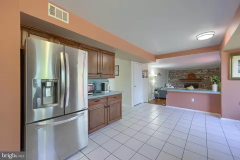 Entry Way - 121 Sage Dr, Reading, PA 19608 photo 3 of 4