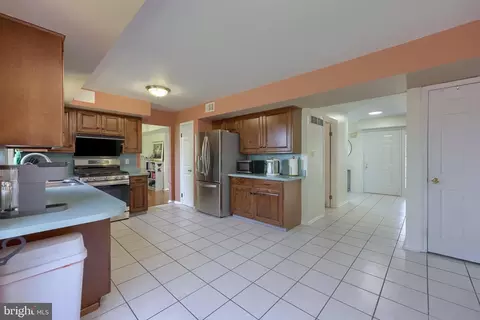 Entry Way - 121 Sage Dr, Reading, PA 19608 photo 2 of 4