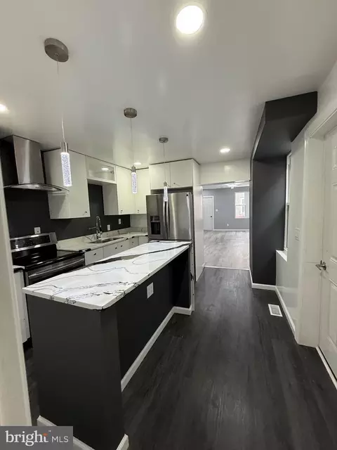 Entry Way - 331 Spring Garden St, Reading, PA 19602 photo 3 of 6