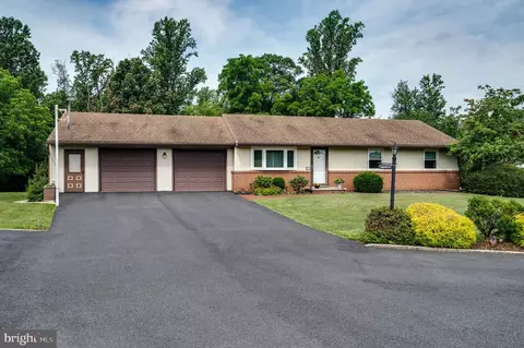 20 Mccormick Rd, Mohnton, PA 19540