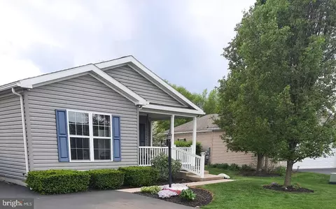 12 Cormorant Dr, Bechtelsville, PA 19505