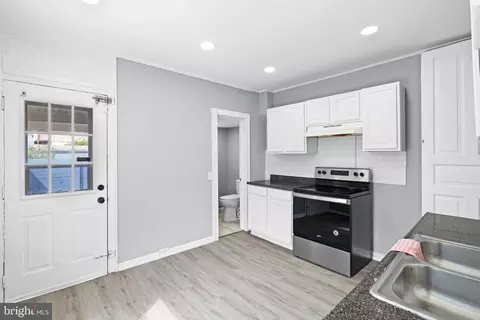 Entry Way - 1009 Pike St, Reading, PA 19604 photo 2 of 12