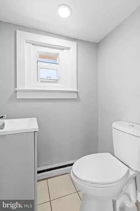 Bath - 1009 Pike St, Reading, PA 19604 photo 1 of 2
