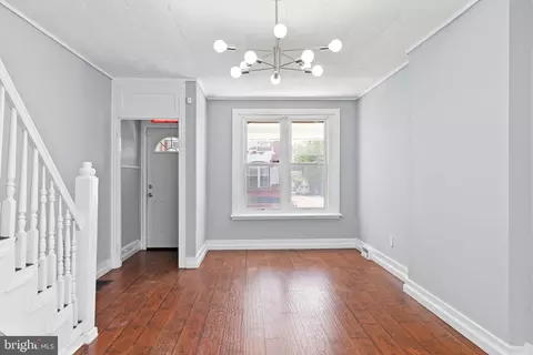 Living - 1009 Pike St, Reading, PA 19604 photo 2 of 4