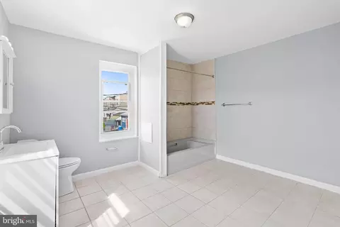Entry Way - 1009 Pike St, Reading, PA 19604 photo 10 of 12