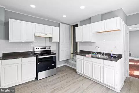 Entry Way - 1009 Pike St, Reading, PA 19604 photo 1 of 12