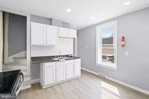 Entry Way - 1009 Pike St, Reading, PA 19604 photo 5 of 12