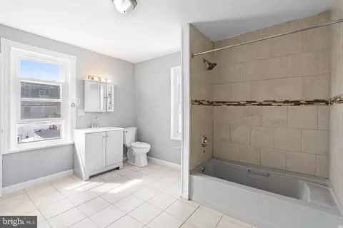 Bath - 1009 Pike St, Reading, PA 19604 photo 2 of 2
