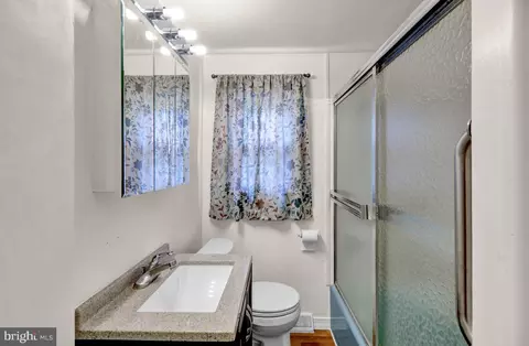 Bath - 3533 Chestnut St, Reading, PA 19605 photo 3 of 3