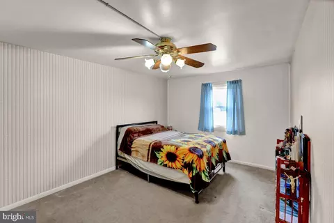 Bedroom - 3533 Chestnut St, Reading, PA 19605 photo 2 of 3