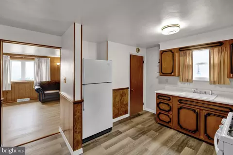 Entry Way - 3533 Chestnut St, Reading, PA 19605 photo 1 of 1