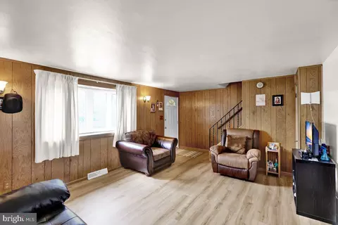 Living - 3533 Chestnut St, Reading, PA 19605 photo 1 of 2