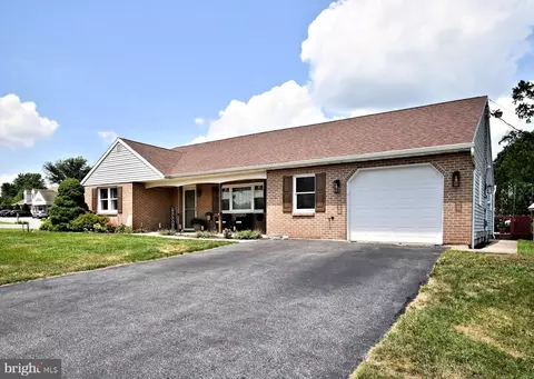 1 Heather Ct, Douglassville, PA 19518