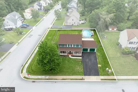 101 Berkshire Dr, Douglassville, PA 19518