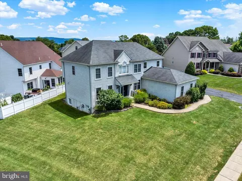 1680 E Thistle Dr, Reading, PA 19610