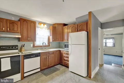 Kitchen - 603 Governor Dr, Reading, PA 19607 photo 2 of 3