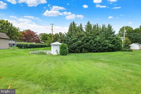 Exterior - 603 Governor Dr, Reading, PA 19607 photo 5 of 7