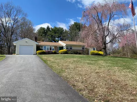 45 Scarlet Ln, Reading, PA 19608