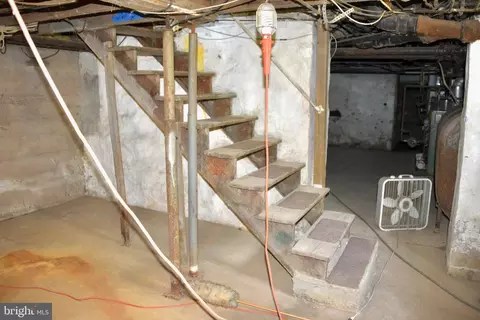 Entry Way - 722 Mohns Hill Rd, Reading, PA 19608 photo 2 of 2