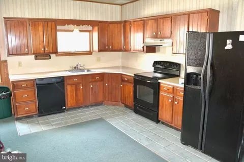 Kitchen - 722 Mohns Hill Rd, Reading, PA 19608 photo 3 of 3