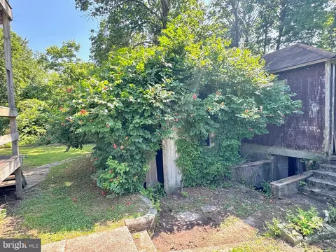 Exterior - 722 Mohns Hill Rd, Reading, PA 19608 photo 5 of 8