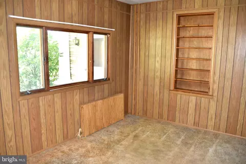 Living - 722 Mohns Hill Rd, Reading, PA 19608 photo 4 of 5
