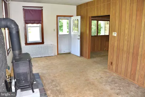 Living - 722 Mohns Hill Rd, Reading, PA 19608 photo 1 of 5