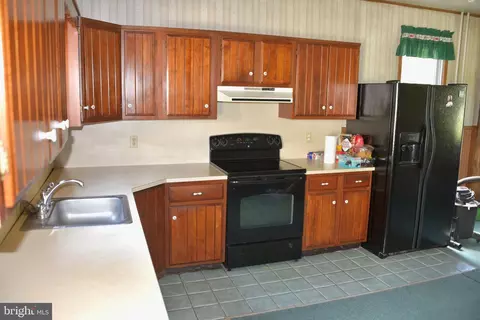 Kitchen - 722 Mohns Hill Rd, Reading, PA 19608 photo 2 of 3