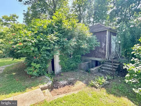 Exterior - 722 Mohns Hill Rd, Reading, PA 19608 photo 6 of 8