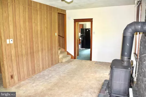 Living - 722 Mohns Hill Rd, Reading, PA 19608 photo 3 of 5