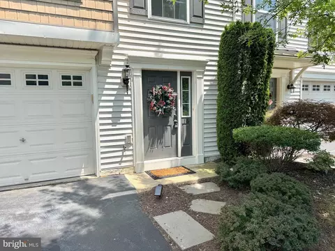 16 Chaser Ct, Reading, PA 19607 photo 2