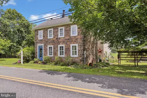 356 Red Corner Rd, Douglassville, PA 19518