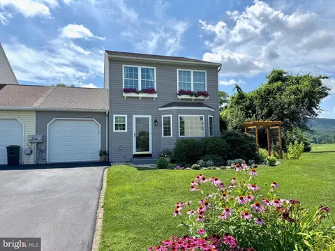 16 Seltzer Ave, Womelsdorf, PA 19567