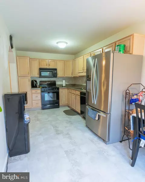 Kitchen - 21 White Pine Gulch, Reading, PA 19607 photo 2 of 2