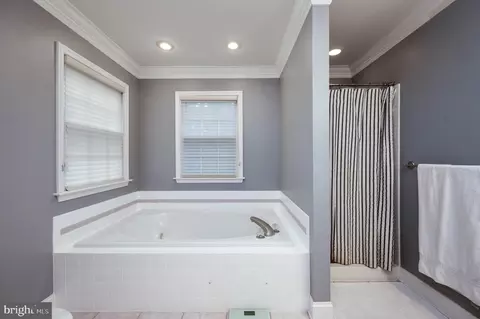 Bath - 514 Augusta Dr W, Reading, PA 19608 photo 2 of 4