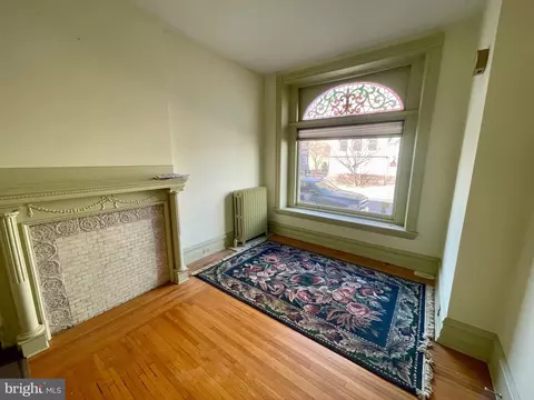 Living - 526 Walnut St, Reading, PA 19601 photo 2 of 7