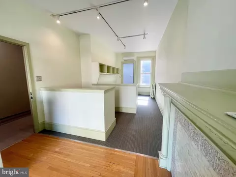 Living - 526 Walnut St, Reading, PA 19601 photo 1 of 7