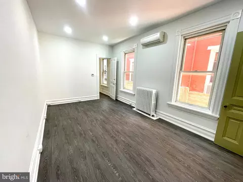 Living - 526 Walnut St, Reading, PA 19601 photo 6 of 7
