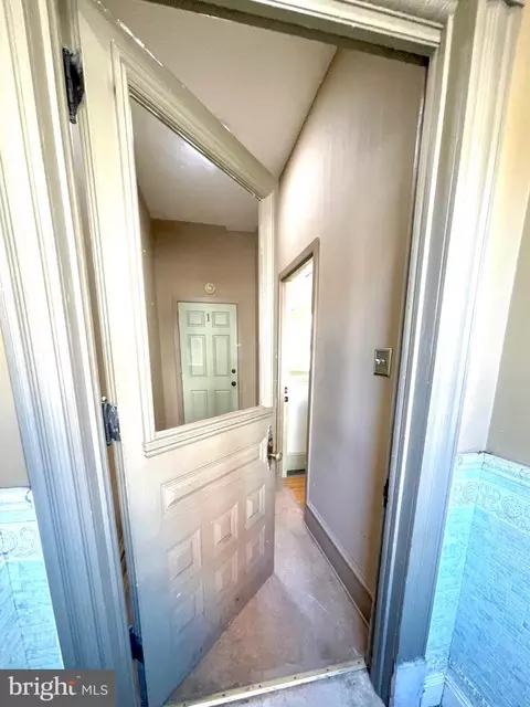 Entry Way - 526 Walnut St, Reading, PA 19601 photo 1 of 3