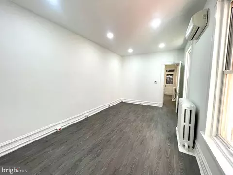 Living - 526 Walnut St, Reading, PA 19601 photo 7 of 7