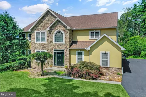 2 Forest Rd, Mohnton, PA 19540