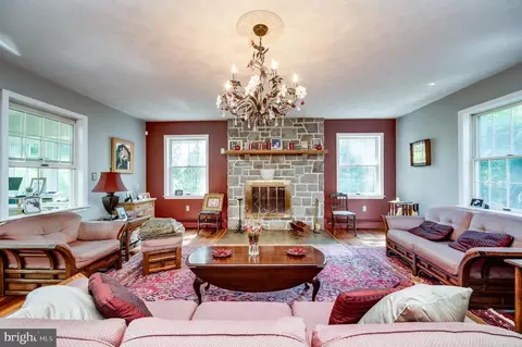 Living - 578 Old Lancaster Pike, Reading, PA 19607 photo 1 of 4