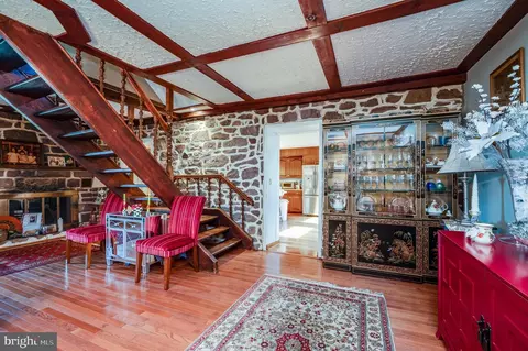 Entry Way - 578 Old Lancaster Pike, Reading, PA 19607 photo 6 of 10