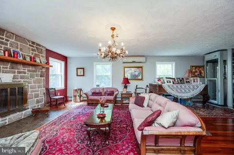 Living - 578 Old Lancaster Pike, Reading, PA 19607 photo 2 of 4