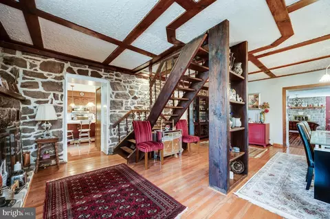 Entry Way - 578 Old Lancaster Pike, Reading, PA 19607 photo 3 of 10